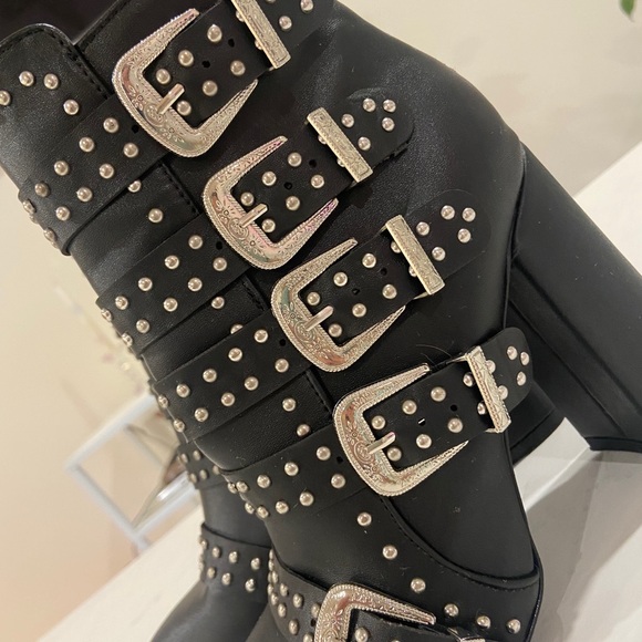 Booties with heels - Picture 3 of 3